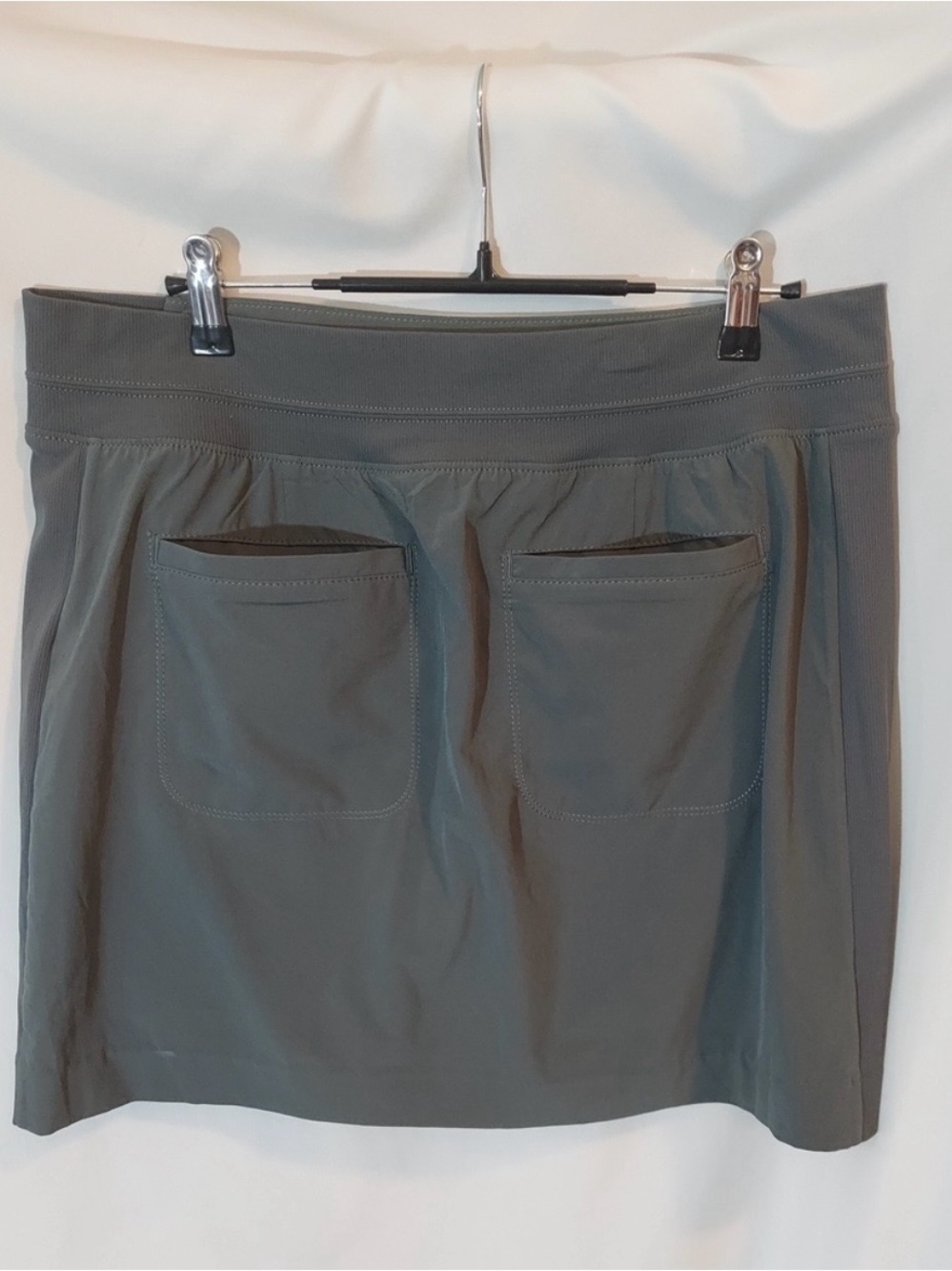 Athleta Women’s Olive Green Athletic Skirt Large Golf Casual Comfy